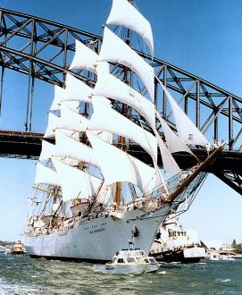Dar Młodzieży pod Harbour Bridge Sydney 1988 r.