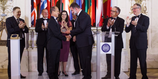 IAPC-Freedom-of-Speech-Award-presented-to-Peter-Greste-by-representant-of-press-club-from-Australia-Belarus-India-Israel-Poland-and-Switzerland