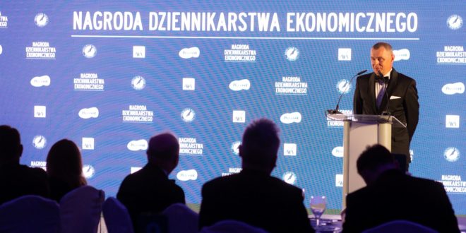 Wojciech Boczoń, Bartłomiej Goduslawski i Maciej Rudke finalistami Nagrody Dziennikarstwa Ekonomicznego Press Club Polska 2020